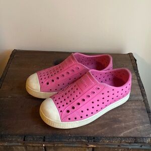 Girls NATIVE slide ons